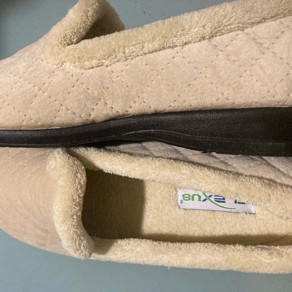 Flexus Spring Step slippers - Picture 2 of 3